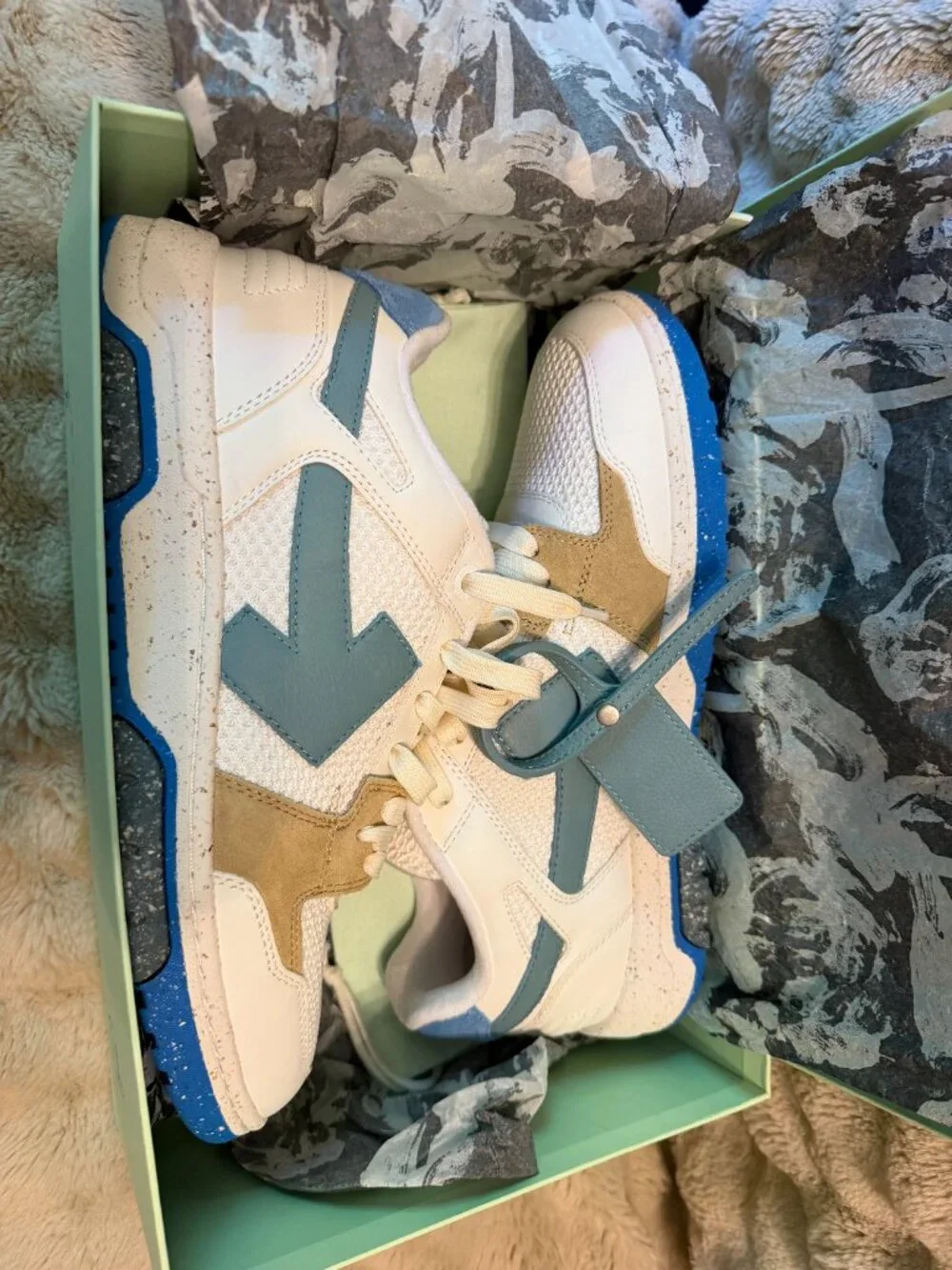 NIB Mens Off White Limited Edition Sneakers White Tan Blue Size 44
